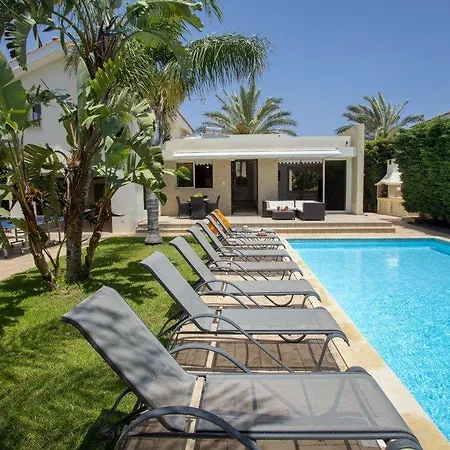 Villa The Ultimate Guide To Renting Your 5 Star Larnaca 03 *