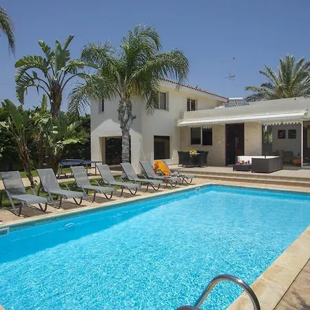 Villa The Ultimate Guide To Renting Your 5 Star Larnaca 03 *
