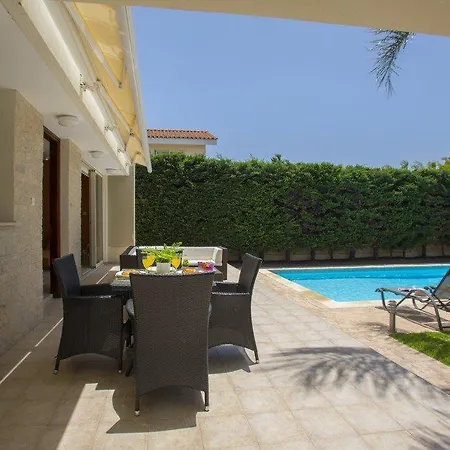 Willa The Ultimate Guide To Renting Your 5 Star Larnaca 03 Periwolia
