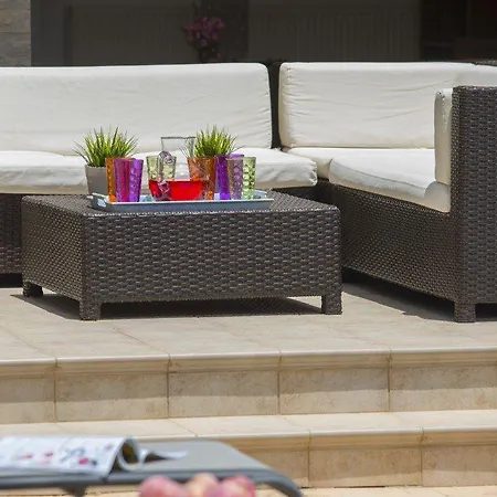 Willa The Ultimate Guide To Renting Your 5 Star Larnaca 03 Periwolia